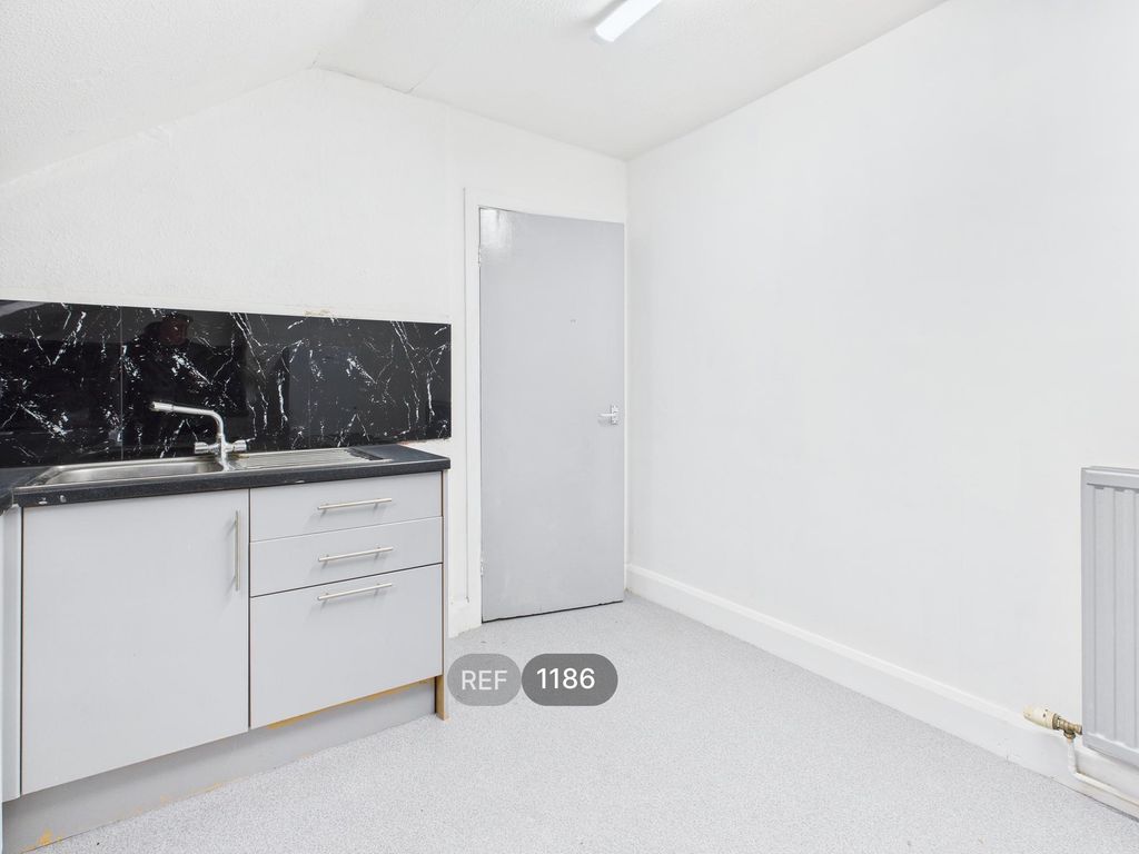 Property photo 2 of 24 Kitchen