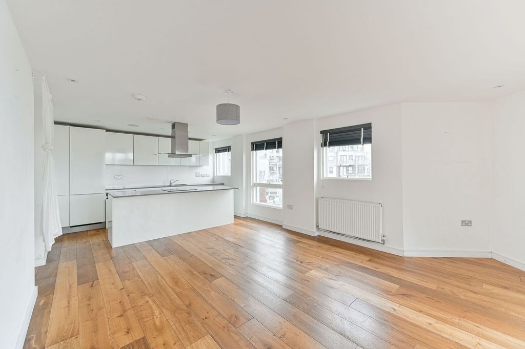 Property photo 1 of 28