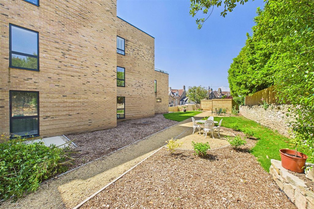 Property photo 3 of 11