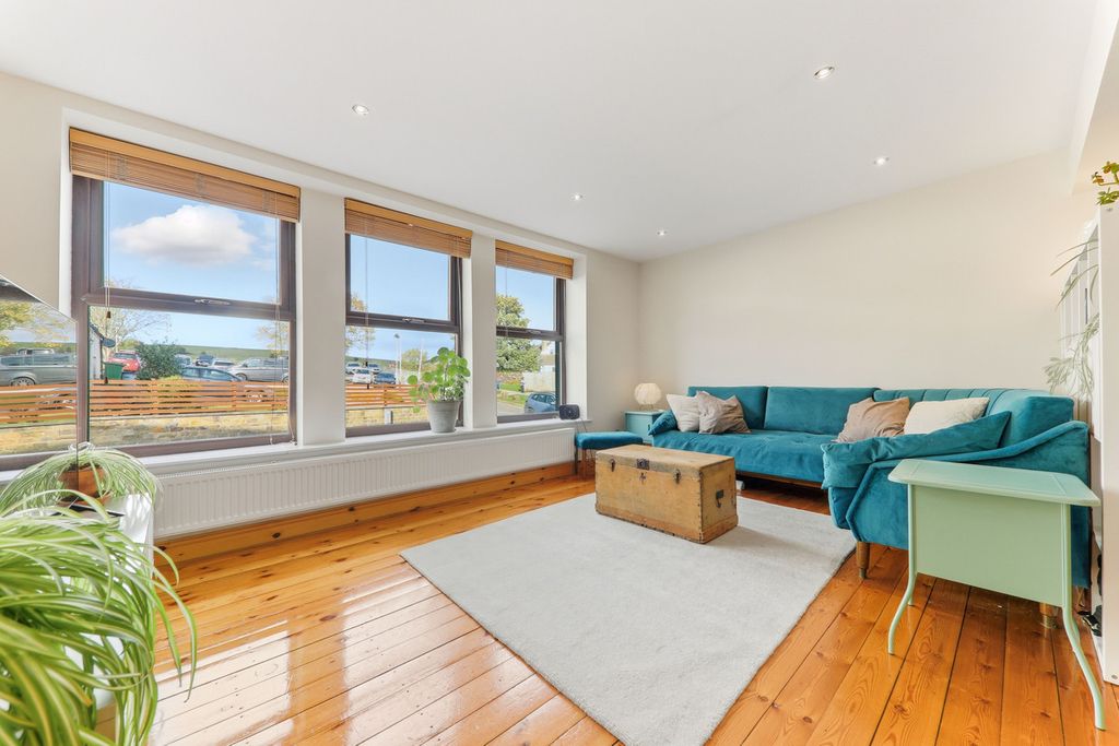 Property photo 3 of 30