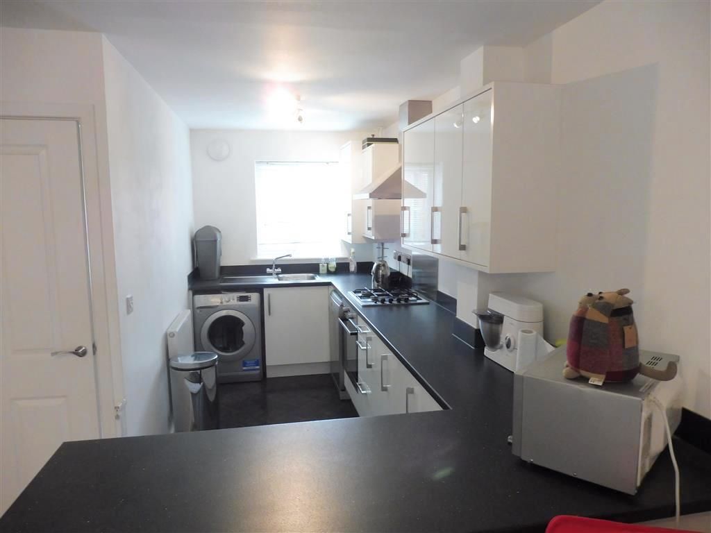 Property photo 3 of 6 Kitchen