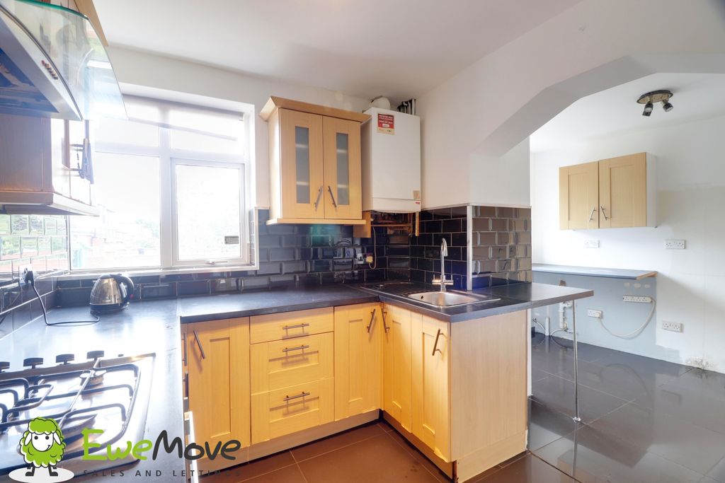 Property photo 2 of 16 Kitchen And Utility At Culverhouse Road  By Ben Br