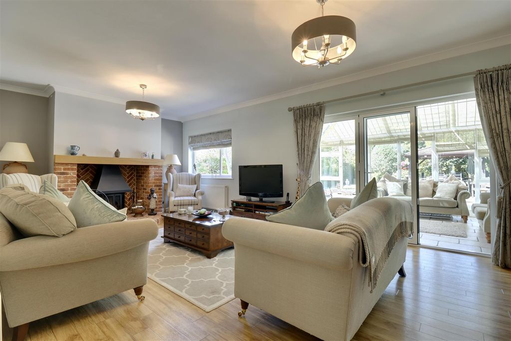 Property photo 3 of 42 B49203Ec-A8D7-4535-Ae98-4D2B927A1C1D_1_201_A.Jpeg