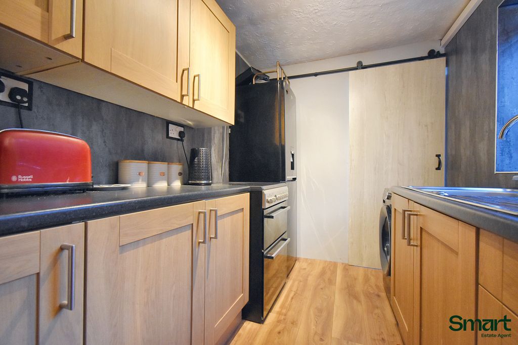 Property photo 3 of 10 xx