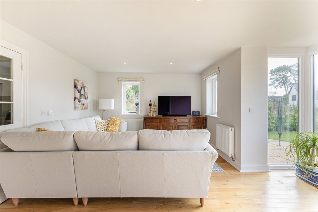 Property photo 3 of 18 Living Room