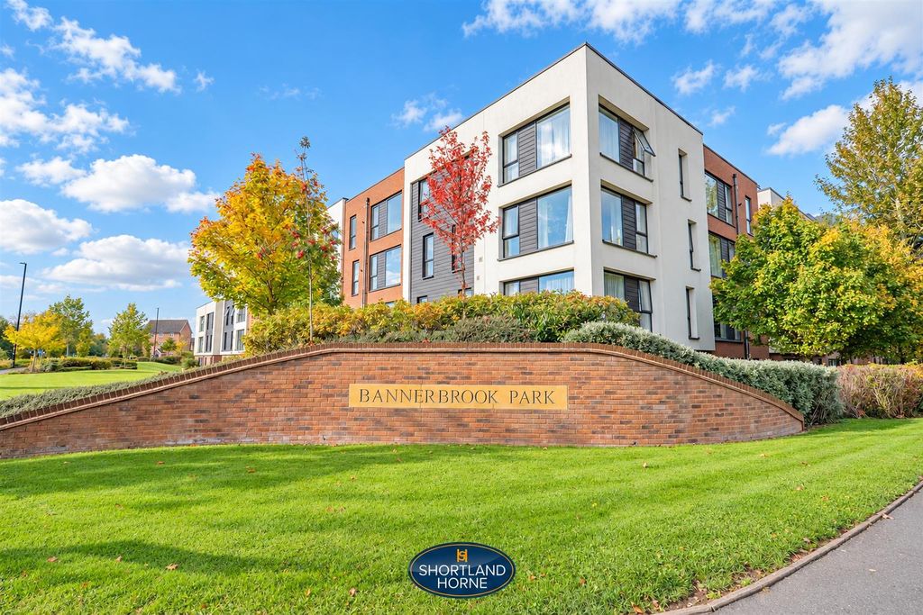 Property photo 1 of 13 Bannerbrook Park Autumn Entrance.Png
