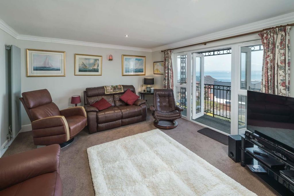 Property photo 3 of 18 Sitting Room