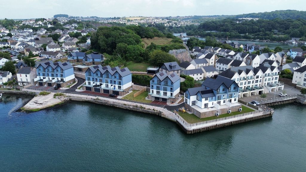 Property photo 2 of 27