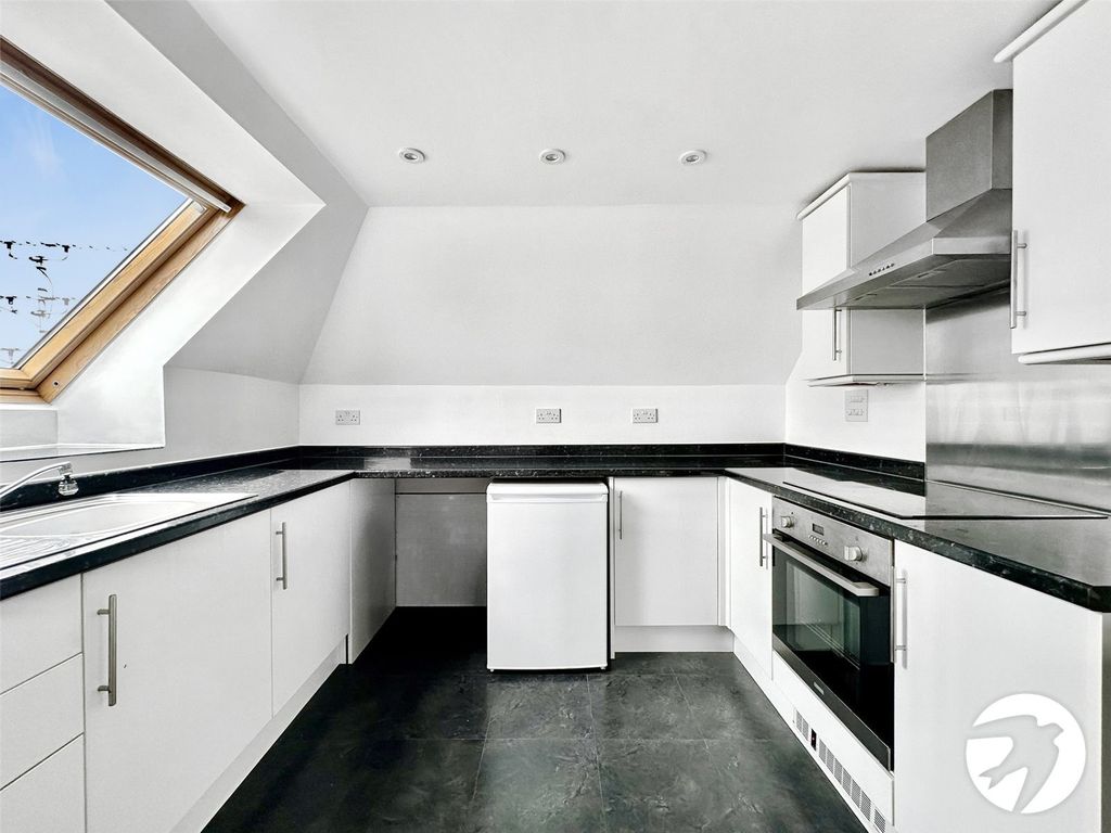 Property photo 3 of 7 Kitchen
