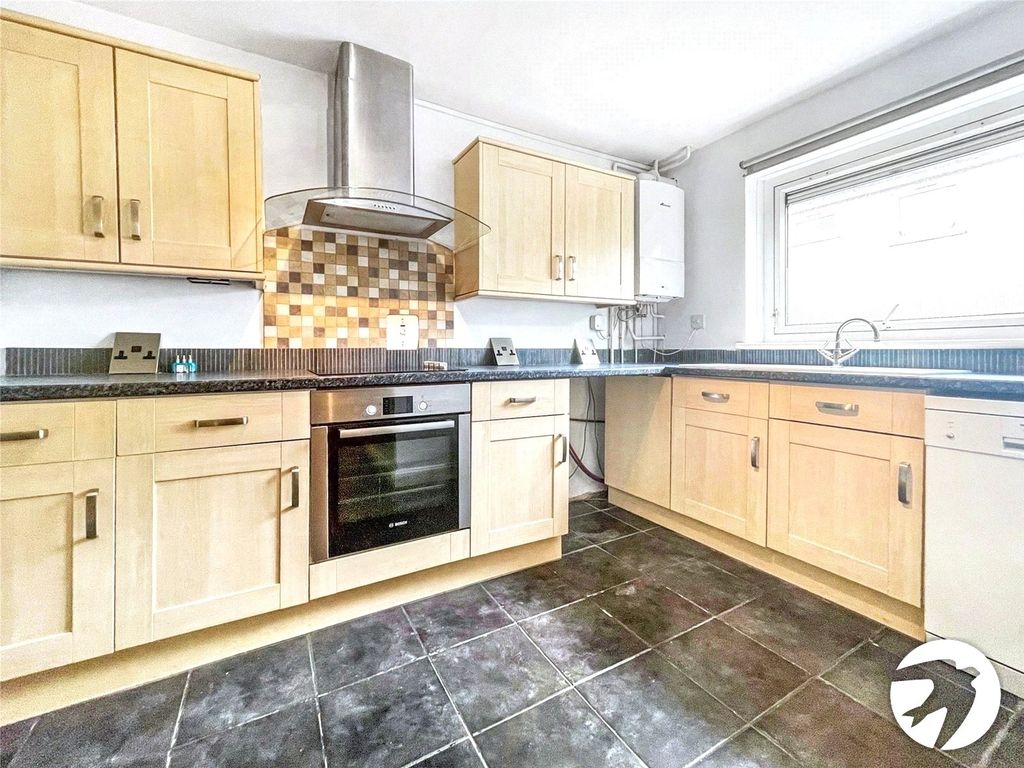 Property photo 3 of 8 Picture No. 12