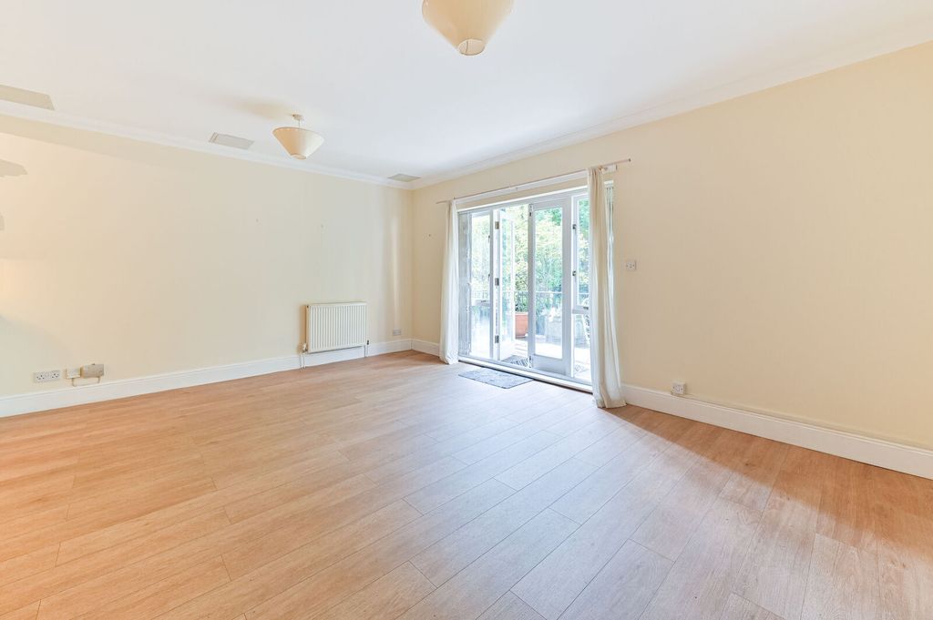 Property photo 2 of 23