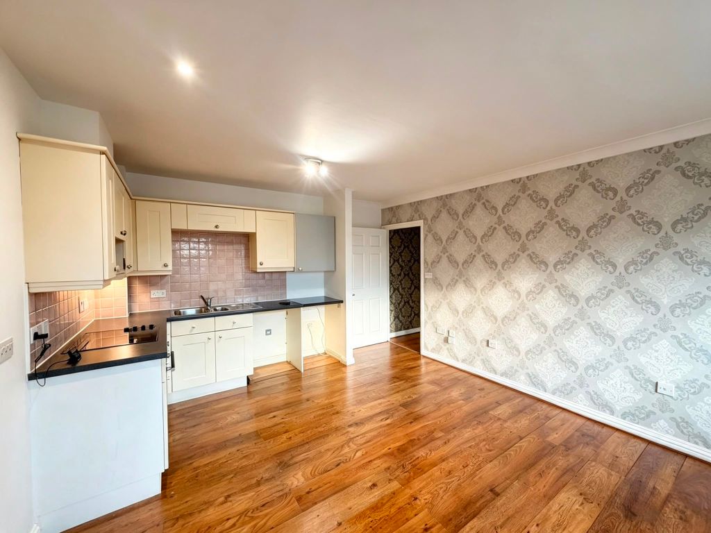 Property photo 2 of 7 20 Luton Road, London, E13 8HD (7)