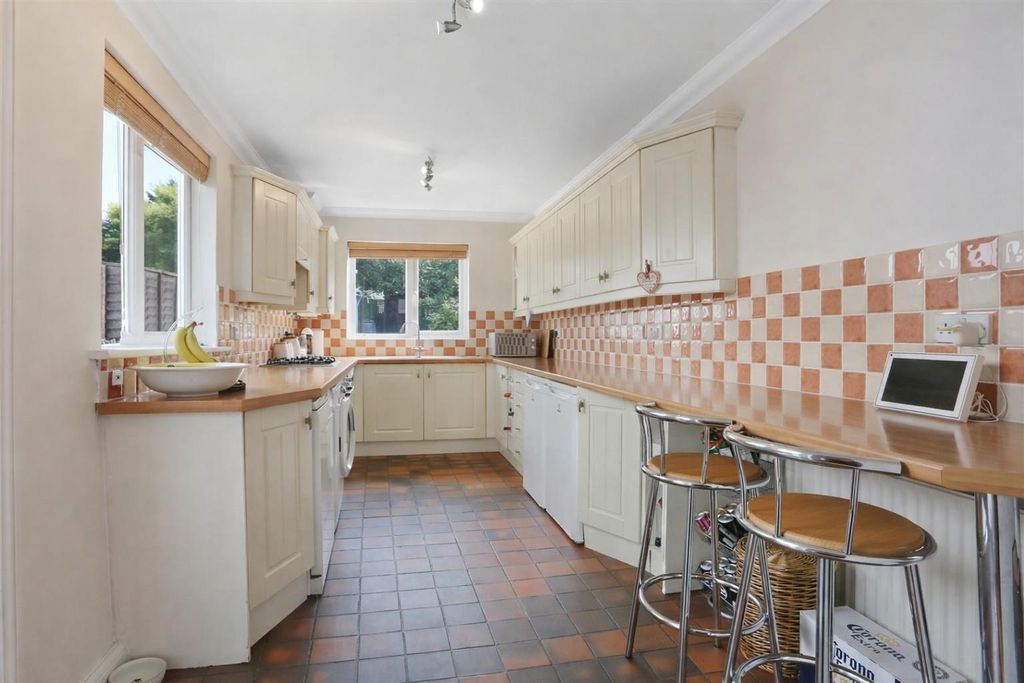 Property photo 2 of 24 172 Carshalton Ai Kitchen.Jpg