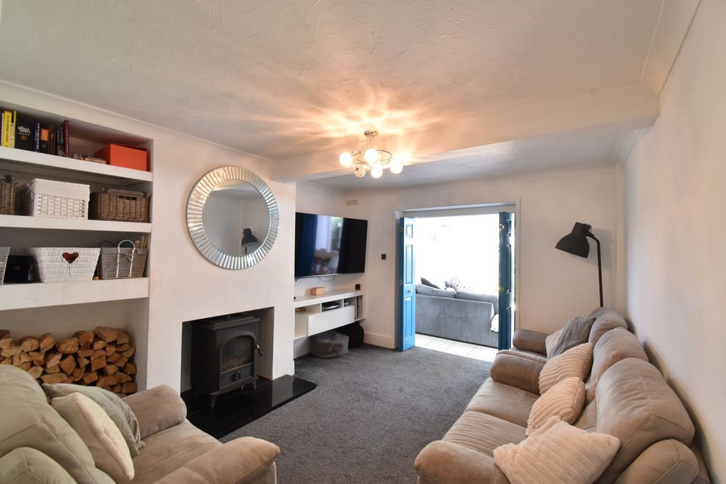 Property photo 3 of 17
