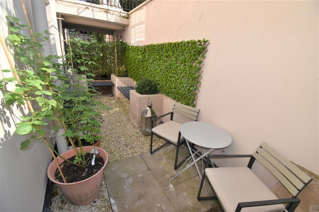 Property photo 3 of 16 Courtyard Garden
