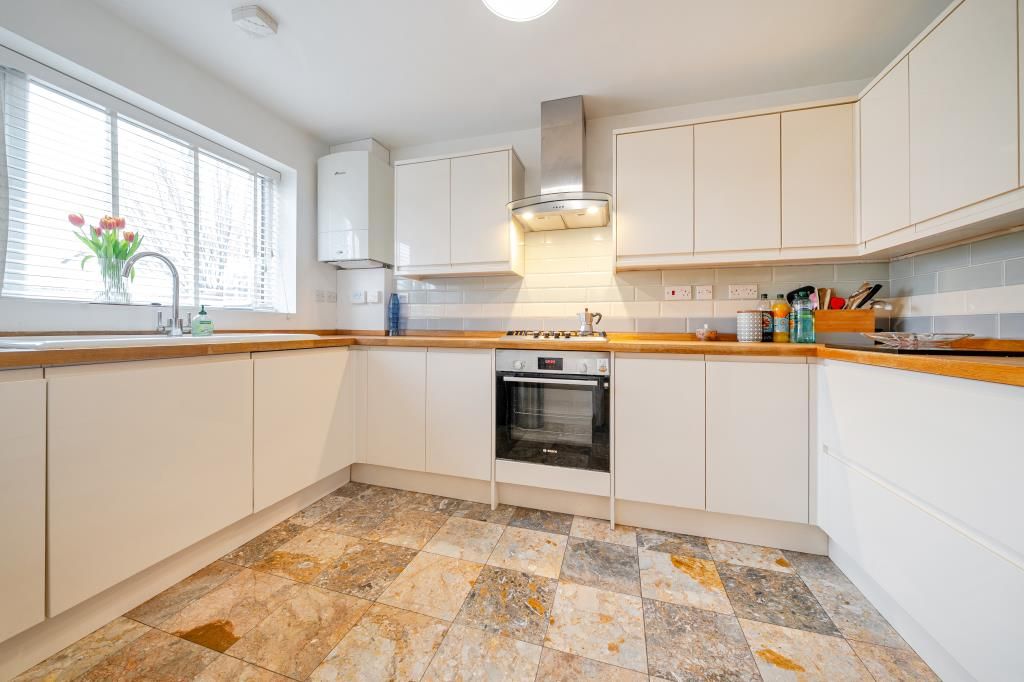 Property photo 3 of 21 Kitchen