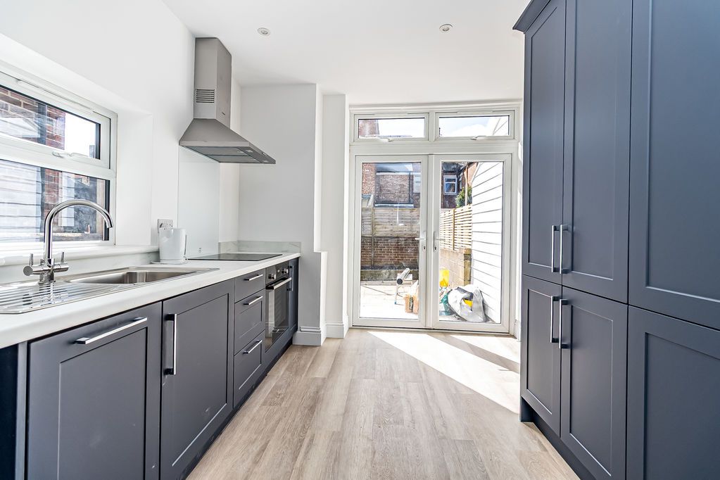 Property photo 3 of 21 .