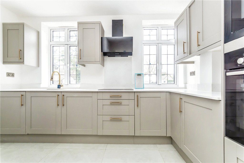 Property photo 2 of 12 Kitchen