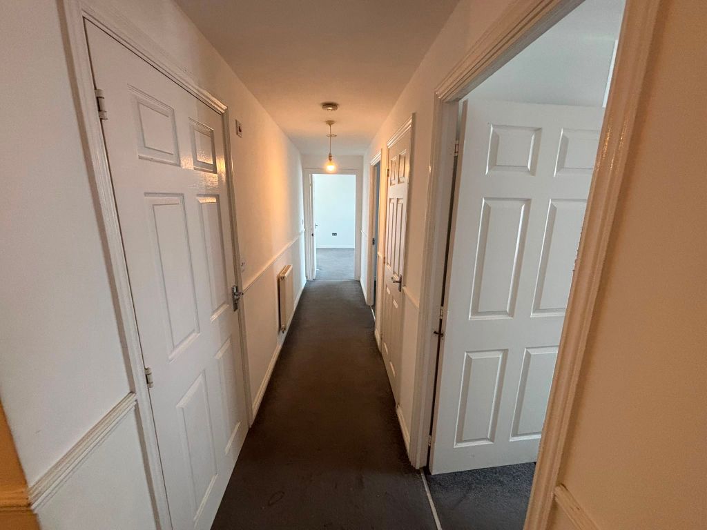Property photo 2 of 11 Hall