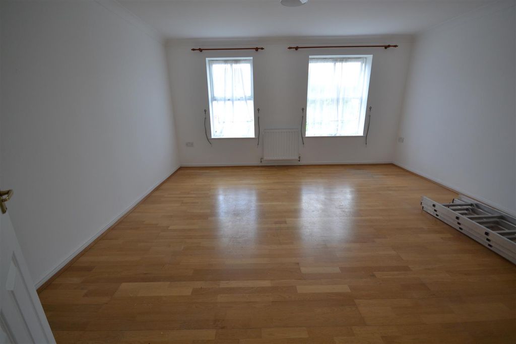 Property photo 2 of 7 Lounge 1.Jpg