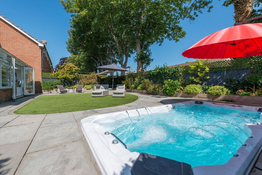 Property photo 1 of 51