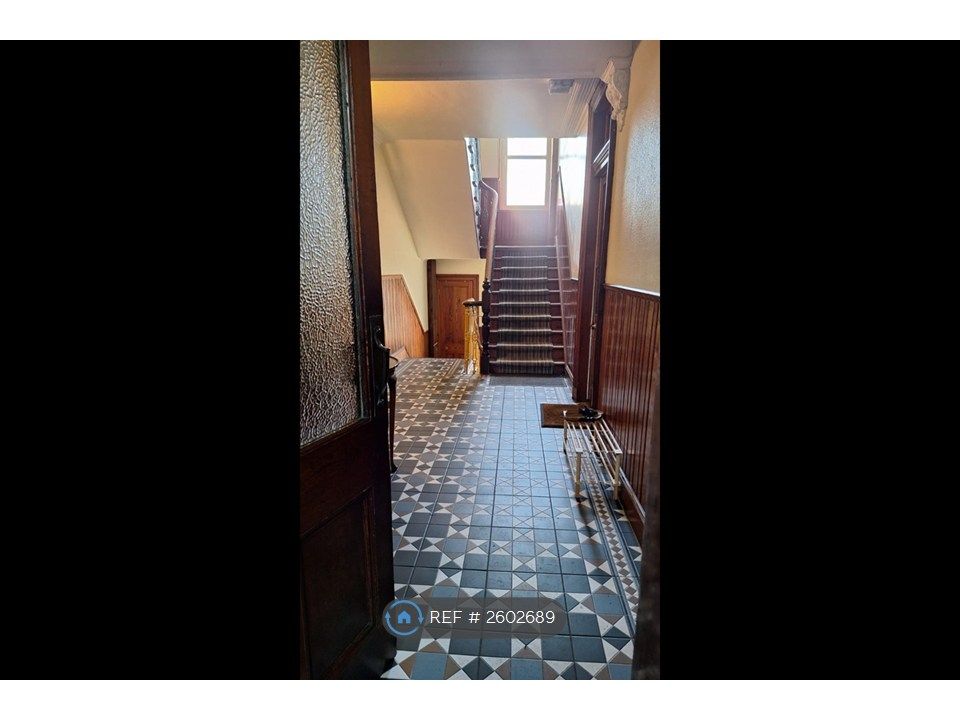 Property photo 2 of 14 Hallway