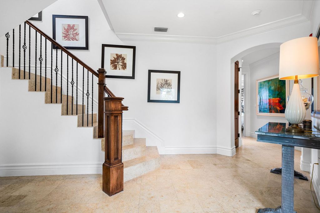 Property photo 2 of 32