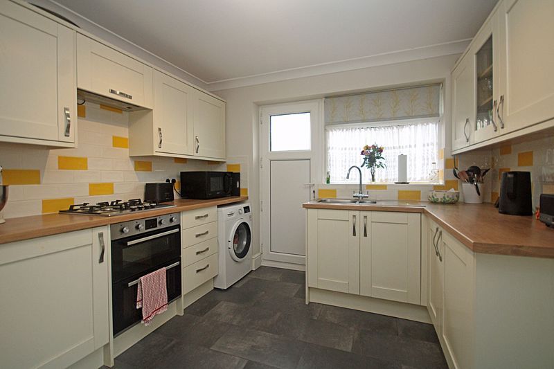 Property photo 2 of 11 Kitchen