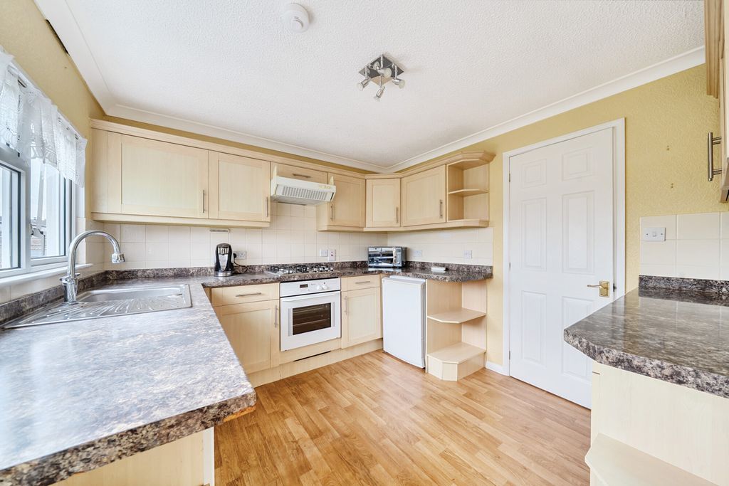 Property photo 2 of 19 Kitchen