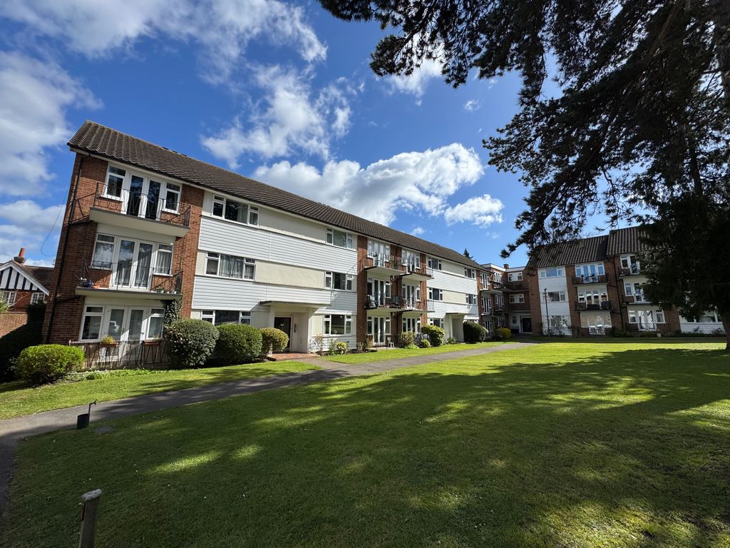 Property photo 1 of 6 40 Lindfield Gardens - Front New