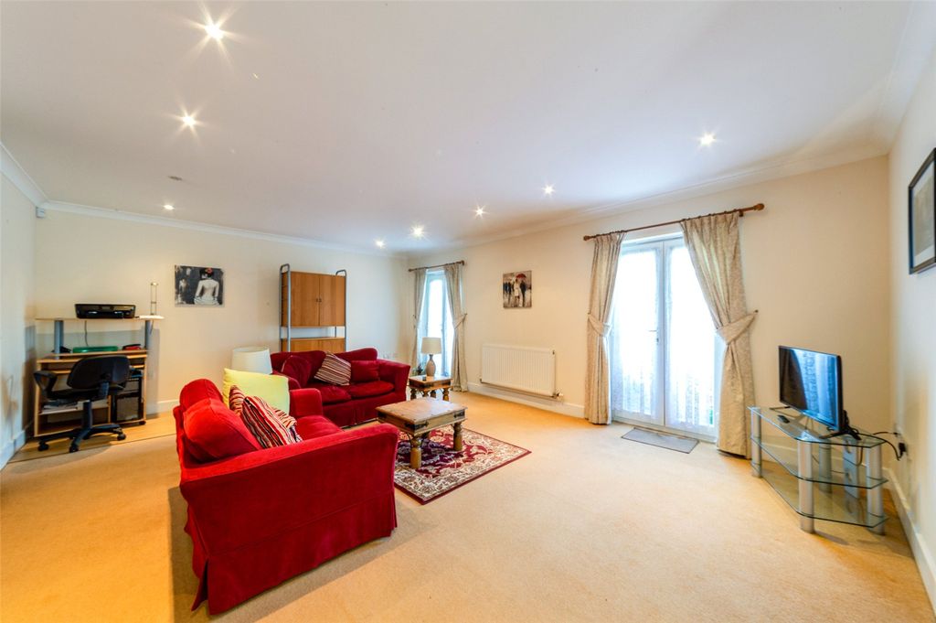 Property photo 2 of 16 Picture No. 25