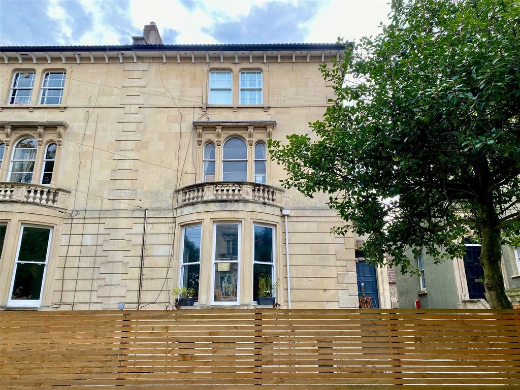 Property photo 3 of 17 Picture No. 24