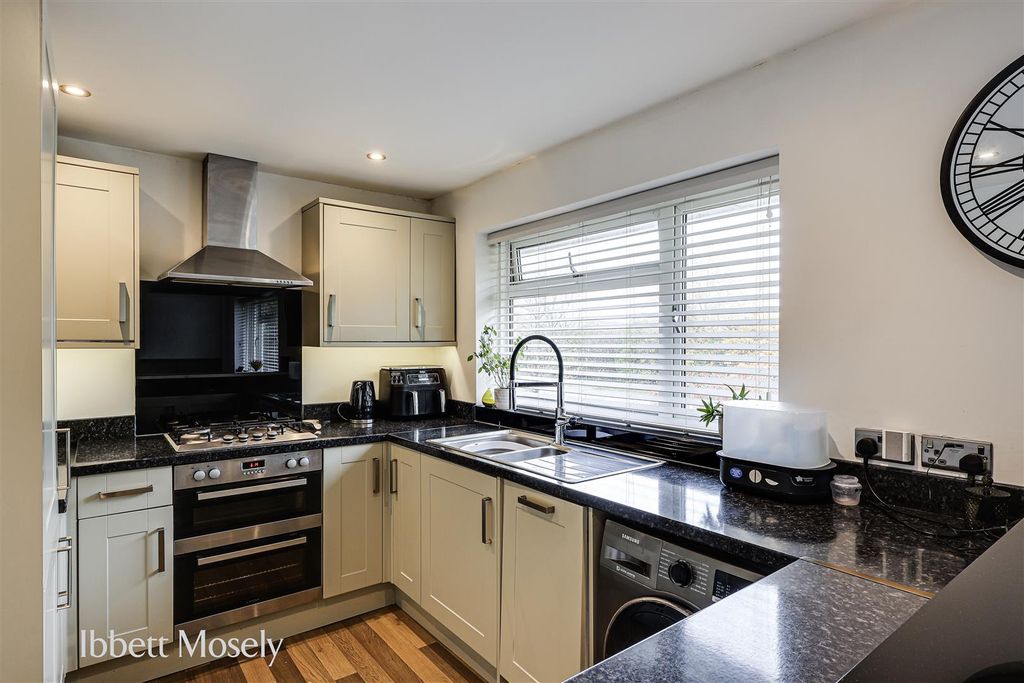 Property photo 3 of 10 6 Kitchen.Jpg