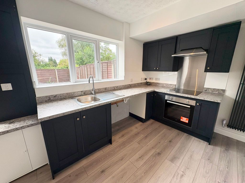 Property photo 1 of 11 Kitchen