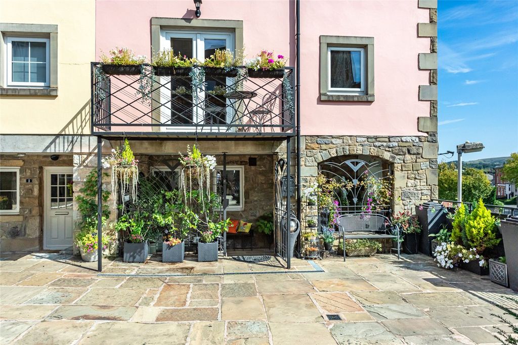 Property photo 2 of 20 External