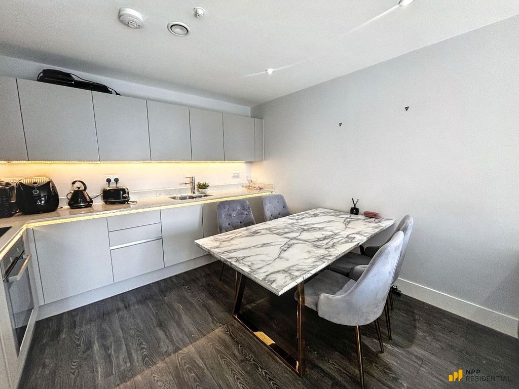 Property photo 3 of 27