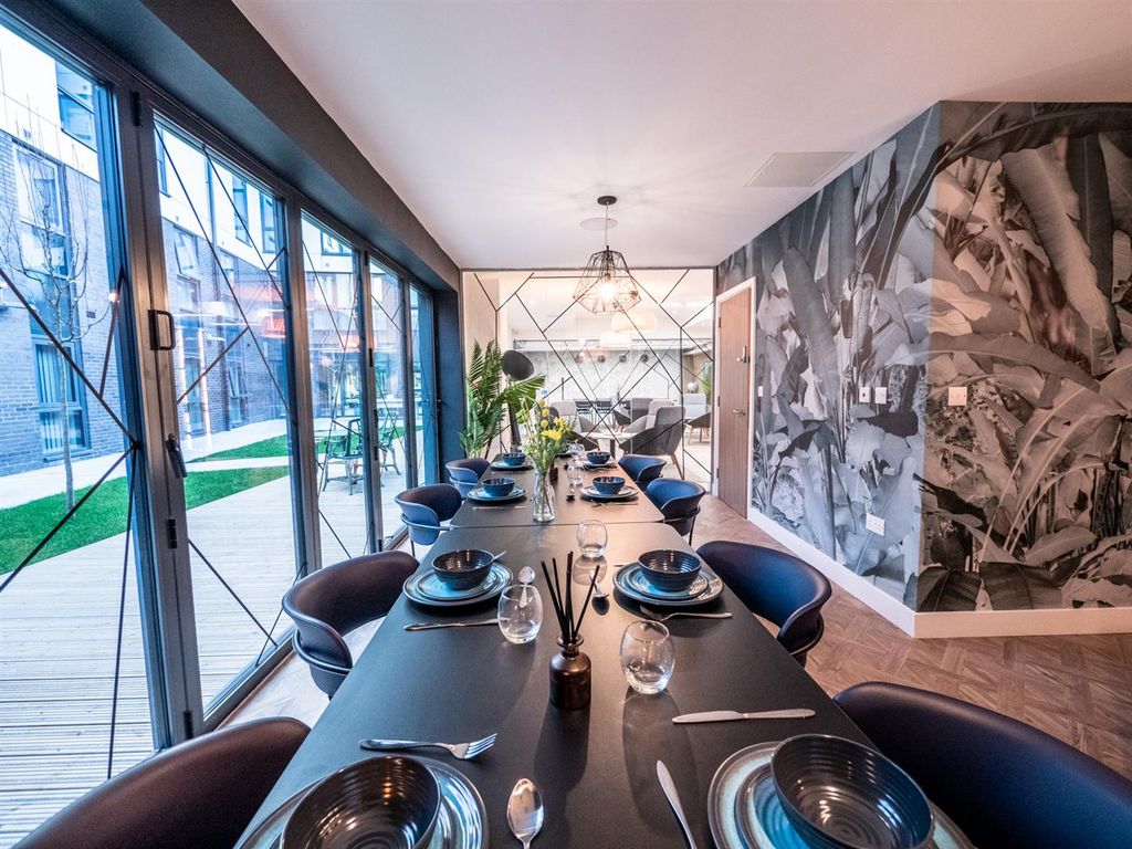 Property photo 1 of 32