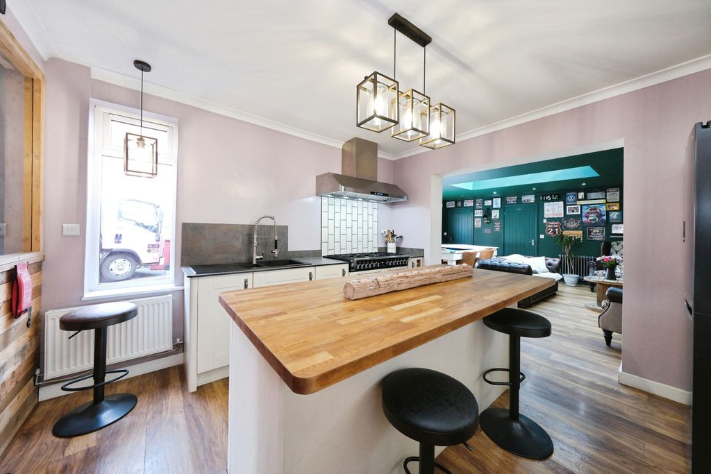 Property photo 3 of 29 Dscf5008