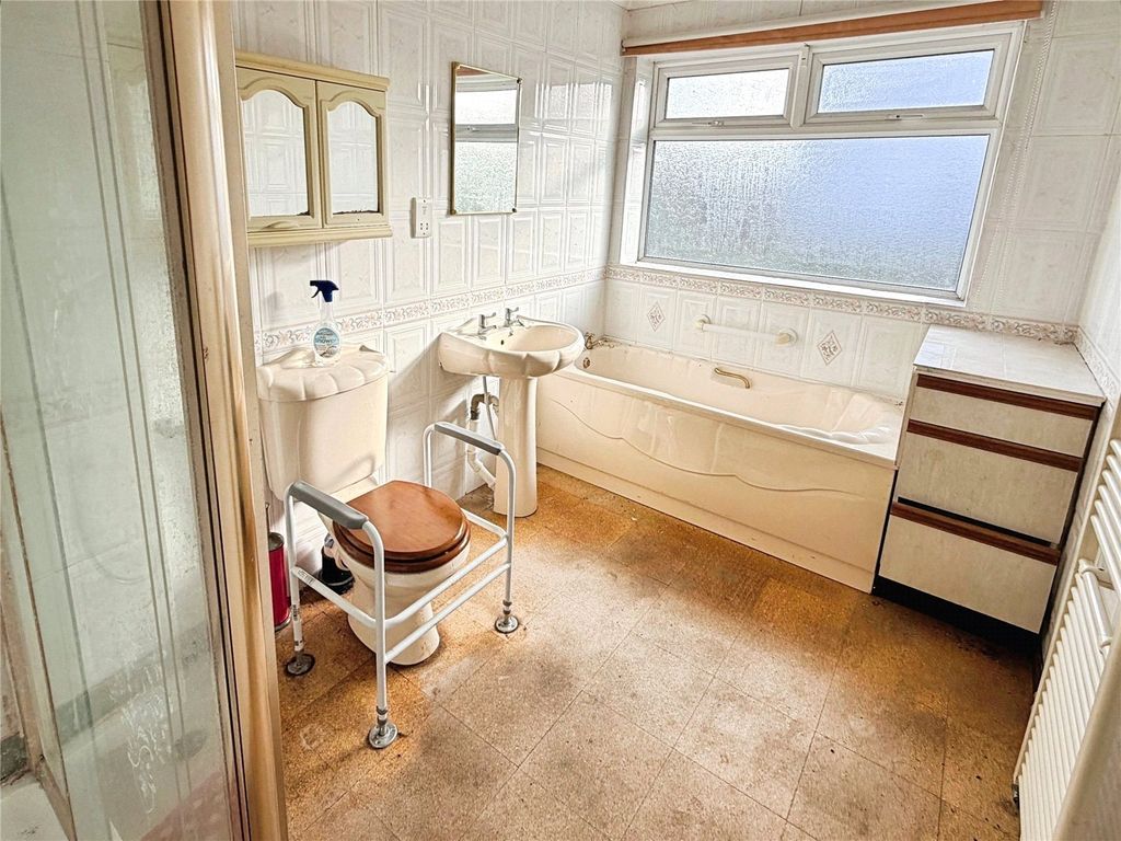 Property photo 3 of 14 Bathroom