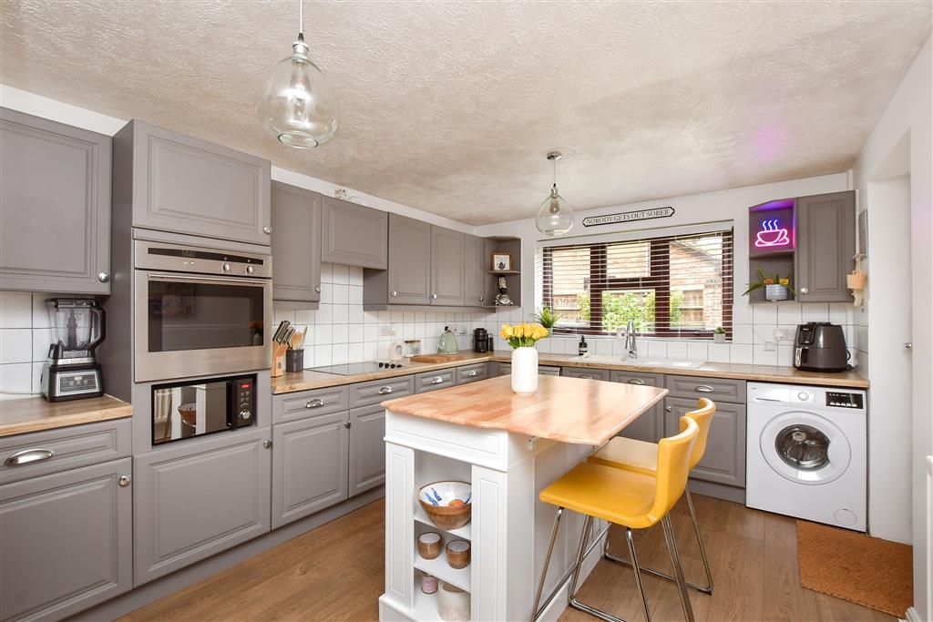 Property photo 3 of 14 Kitchen / Breakfast Room