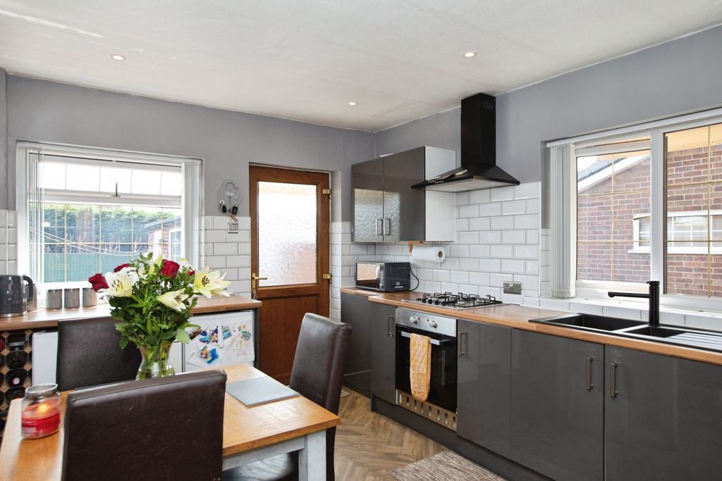 Property photo 3 of 17 Img_2423