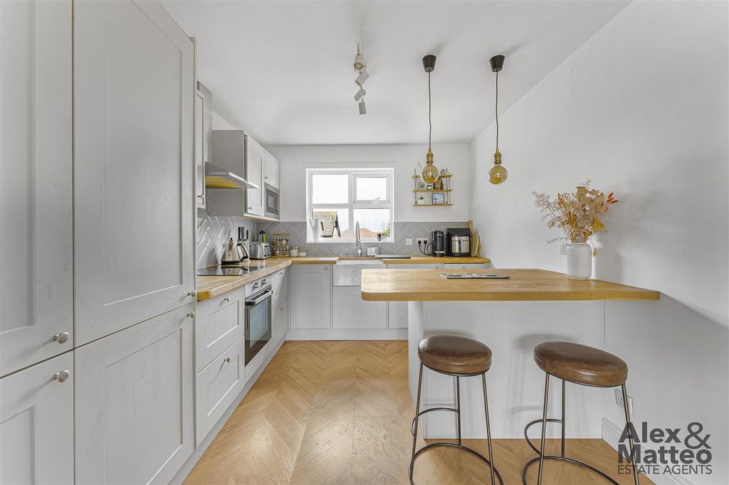 Property photo 2 of 15 Lowry Court