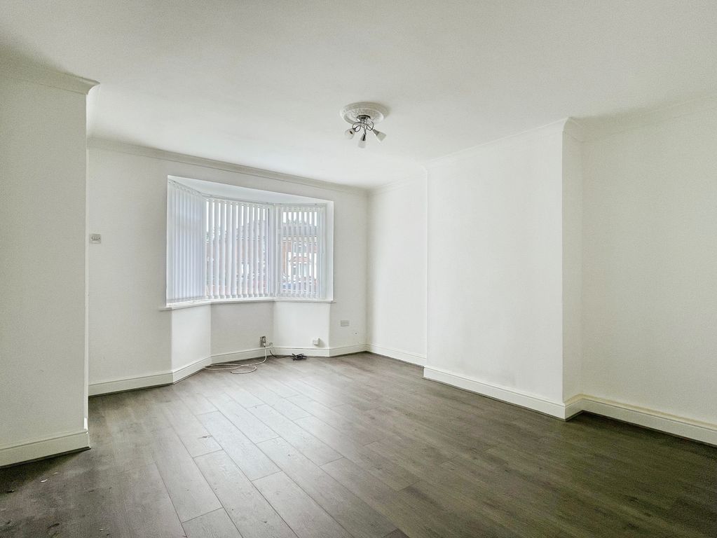 Property photo 3 of 12 6