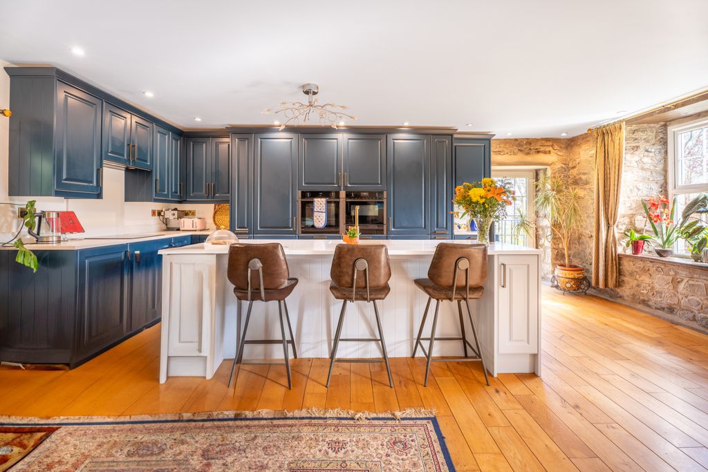 Property photo 3 of 55 Gallery