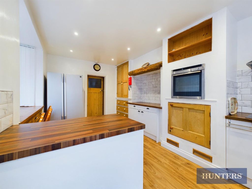 Property photo 2 of 19 Kitchen