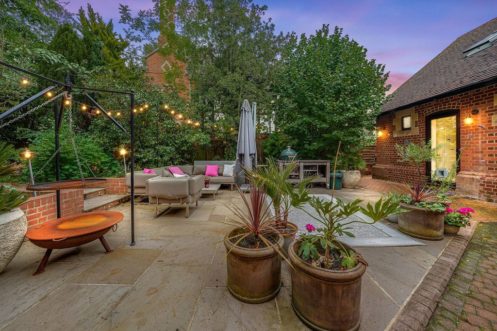 Property photo 1 of 43