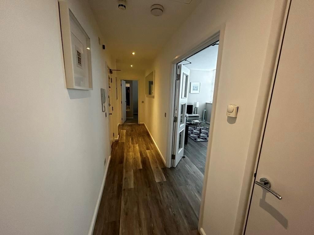 Property photo 2 of 9 Entrance Hall