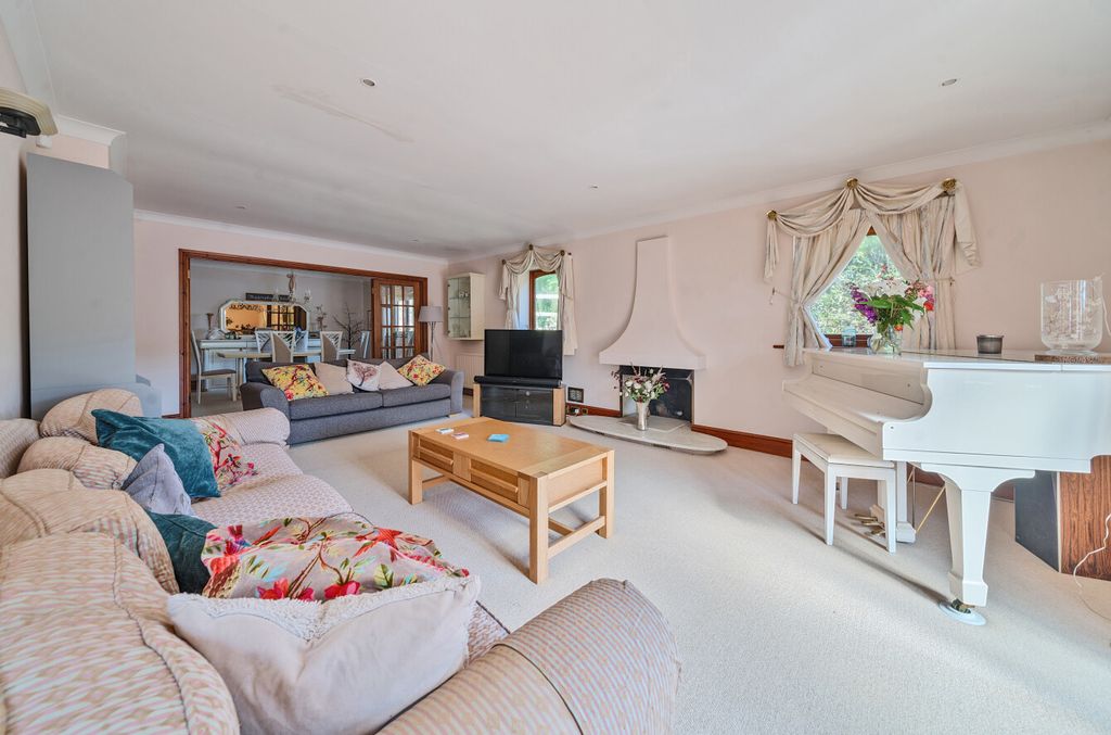 Property photo 3 of 21 58-681E401796044-...