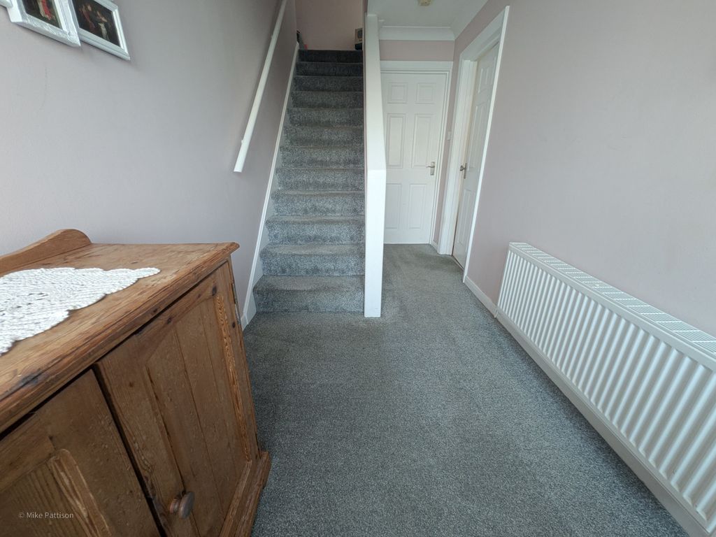 Property photo 2 of 25