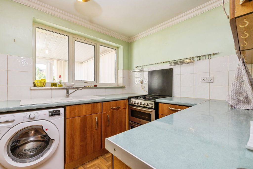 Property photo 2 of 17 Kitchen